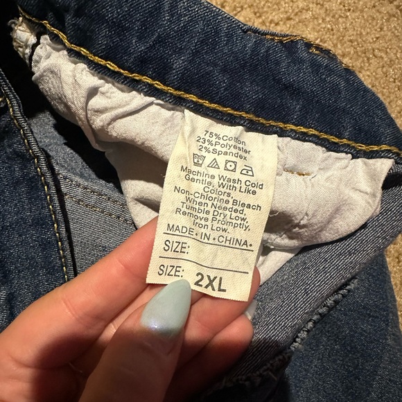 Ripped jeans - Picture 3 of 3